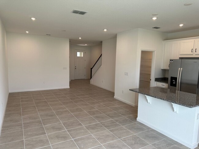 Building Photo - For Rent - 3 BEDROOM 2.5 BATHROOM TOWNHOUS...
