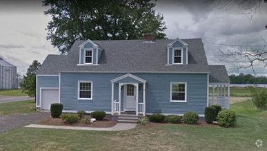 Building Photo - 43 S Maple St