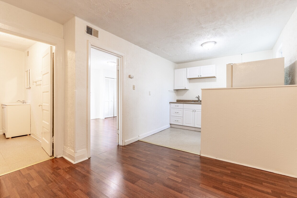 Primary Photo - 608 Taylor Ave