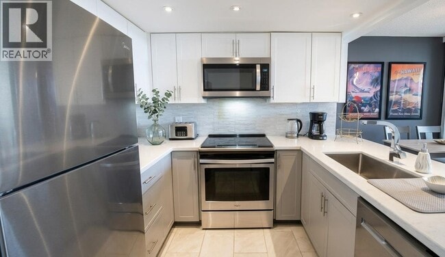 Building Photo - 1045 Quayside Dr