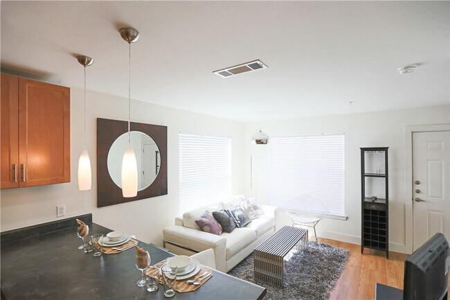 Foto del edificio - 711 W 32nd St