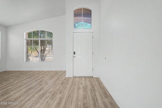 Building Photo - 7251 E Lakeview Ave