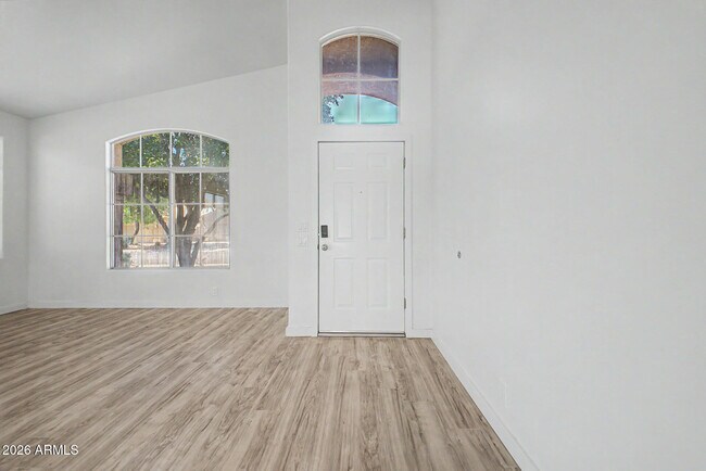 Foto del edificio - 7251 E Lakeview Ave