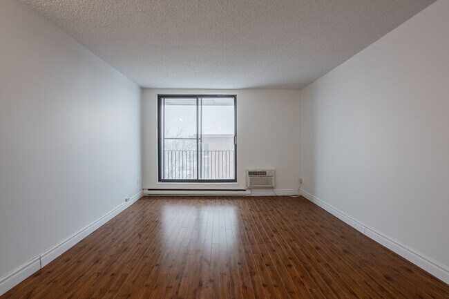 Building Photo - Le Villeroy