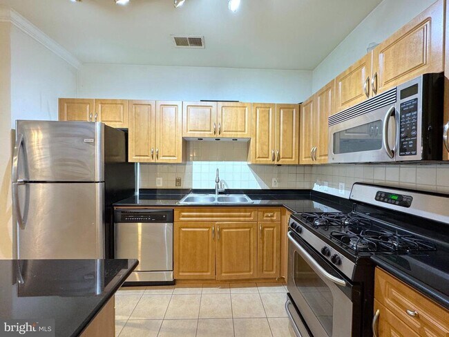 Building Photo - 12921 Centre Park Cir