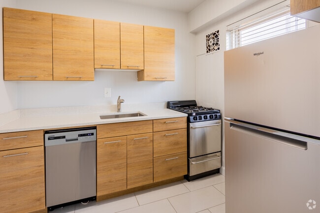 1BR, 1BA - 767SF - Kitchen - Skyline Towers Apartments
