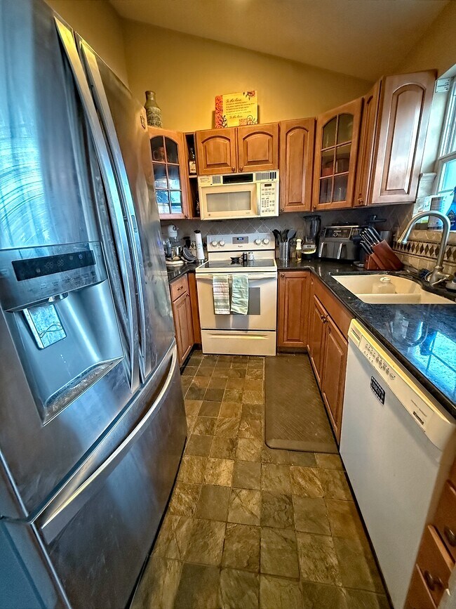 Foto del edificio - 236 N Middle Rd