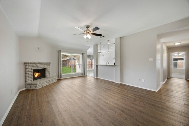 Building Photo - 2271 Fieldcrest Dr