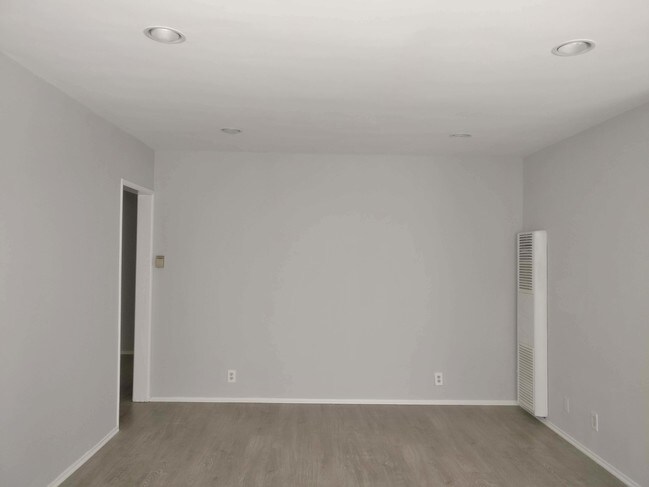Foto del edificio - 826 N Edinburgh Ave
