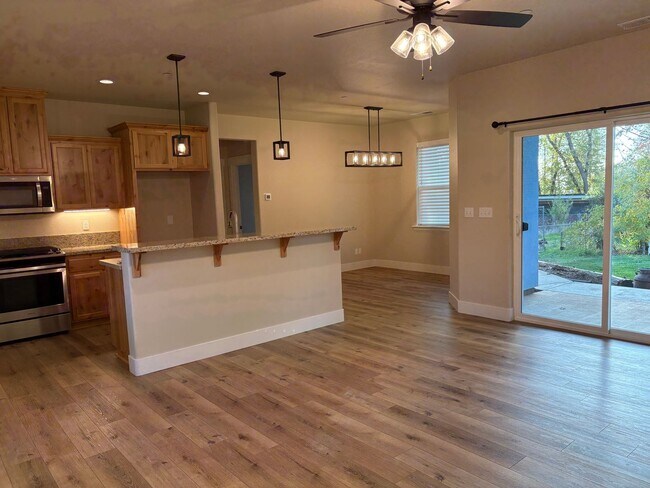 Foto del edificio - 5619 Cherry Ln