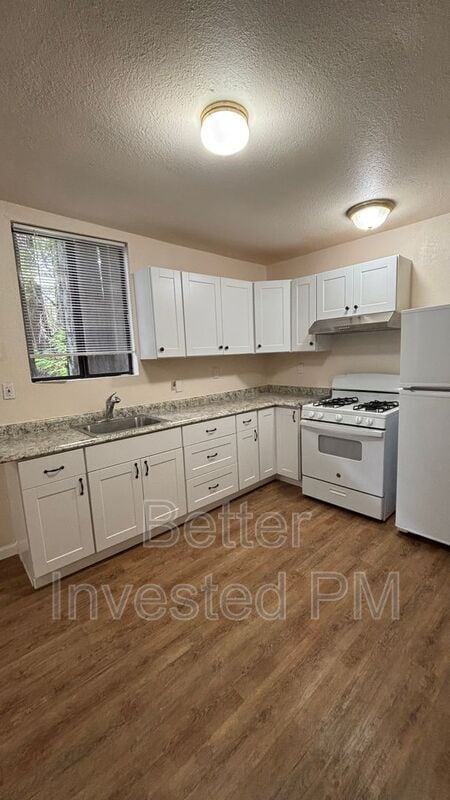 Foto del edificio - 24615 Birch St