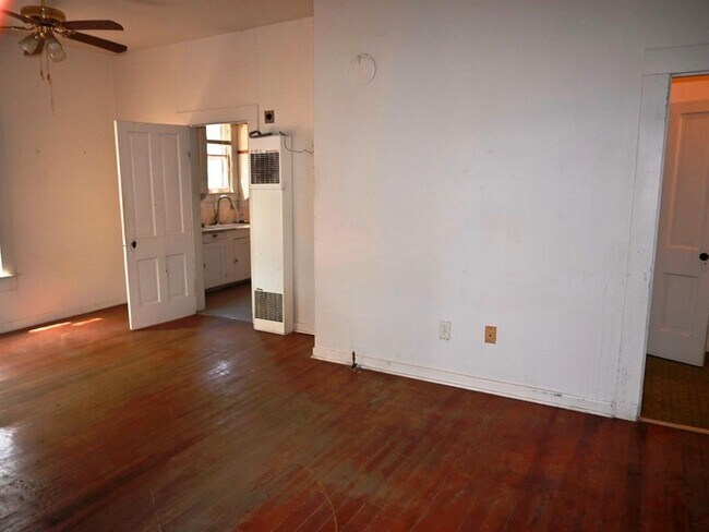 Foto del edificio - 700 Hwy 290 E