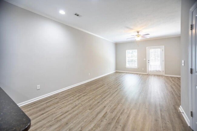 Building Photo - Adderman Point- 1 bed/1 bath Apartment