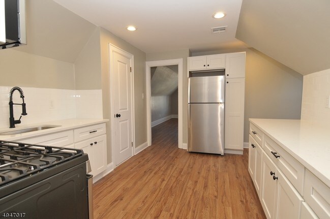 Building Photo - 54 Linden Ave