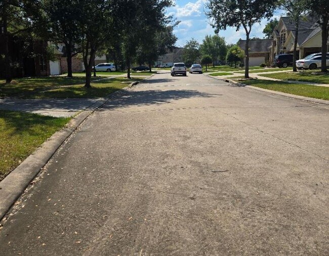 Foto del edificio - 5719 Candlecreek Dr