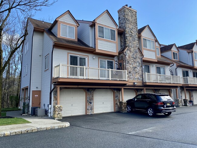 Building Photo - 185 Woods Edge Dr