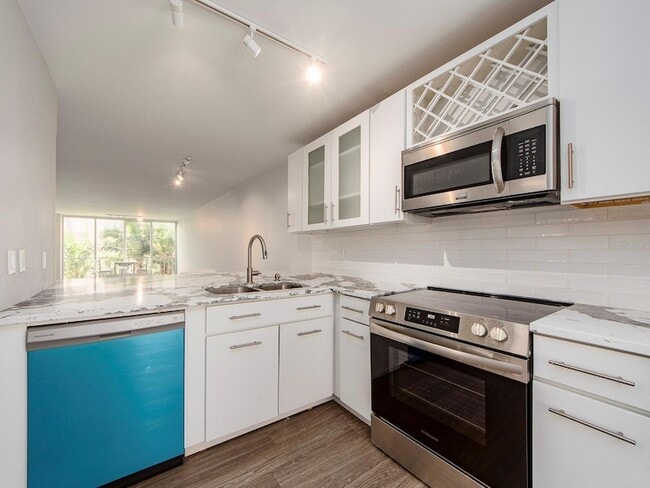 Building Photo - 121 Island Way