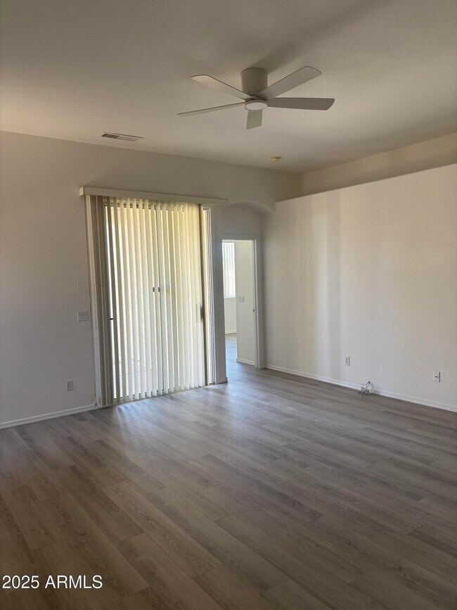 Foto del edificio - 9714 W Mountain View Rd