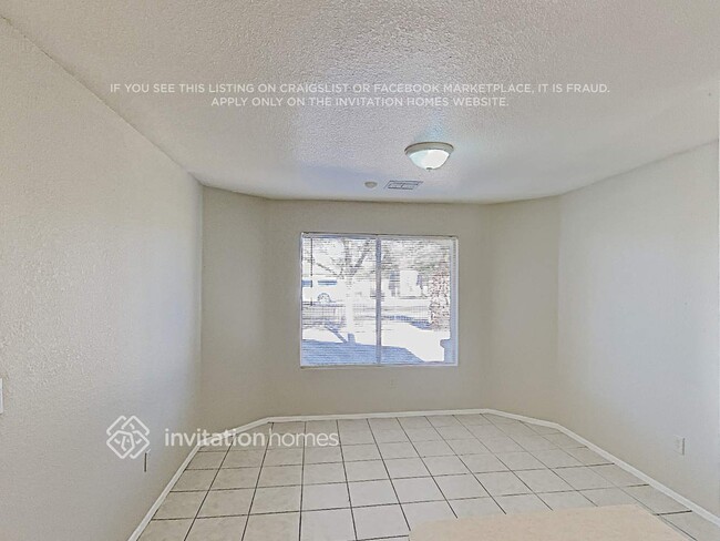 Building Photo - 2527 E Wier Ave