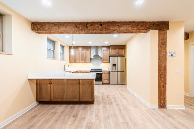 Building Photo - Carlyle Apartments