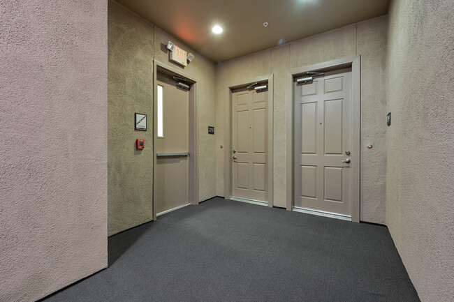 Foto del edificio - Luxury condo for rent near Town of Paradis...