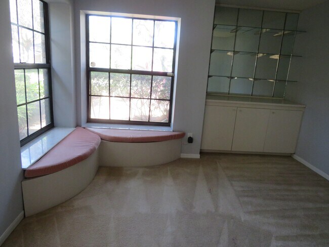 Foto del edificio - 15108 Heathridge Dr