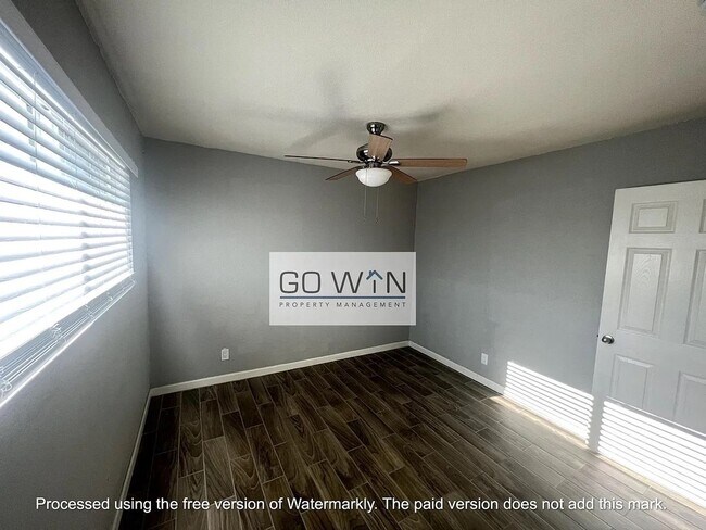 Foto del edificio - 6645 West Myrtle Ave
