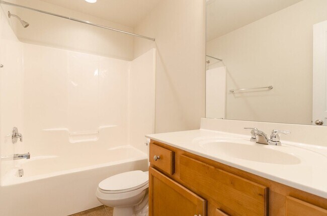 Building Photo - "Charming 3-Bedroom Home with 2 Full Baths in Beautiful Belmont!"