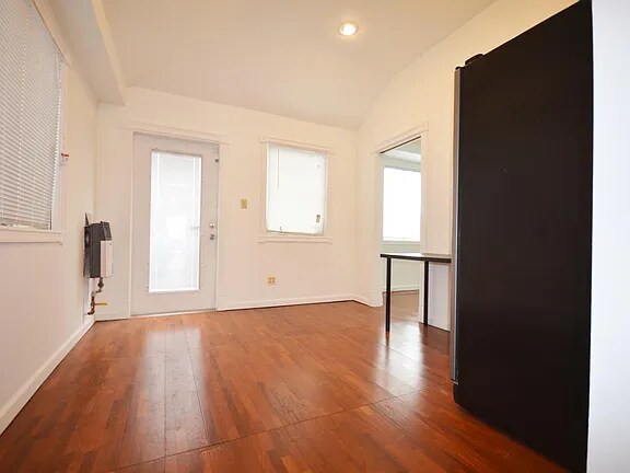 Foto principal - 352 Monticello St