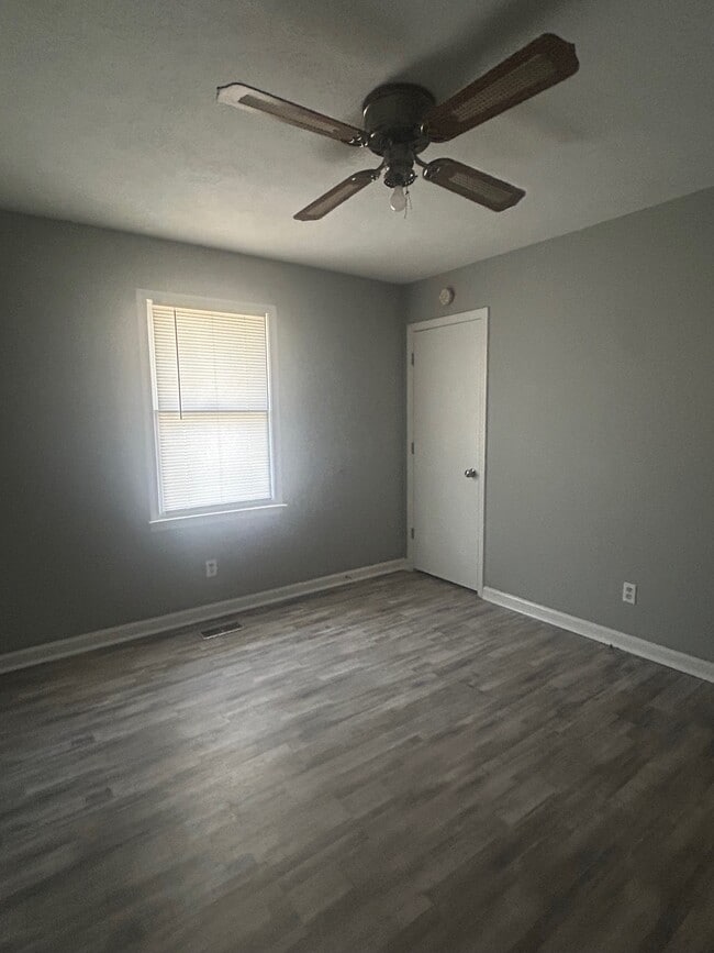 Building Photo - 3005 Sawyer St