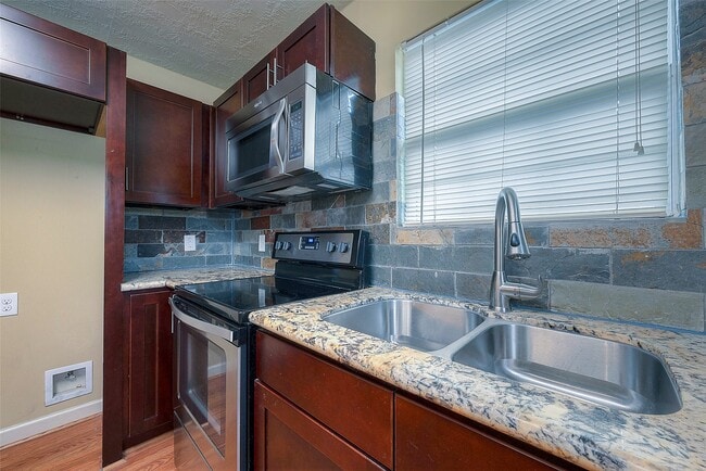 Building Photo - 3505 Mt Pleasant St