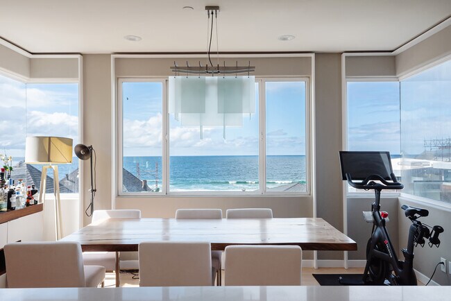 Building Photo - 2406 Ocean Dr