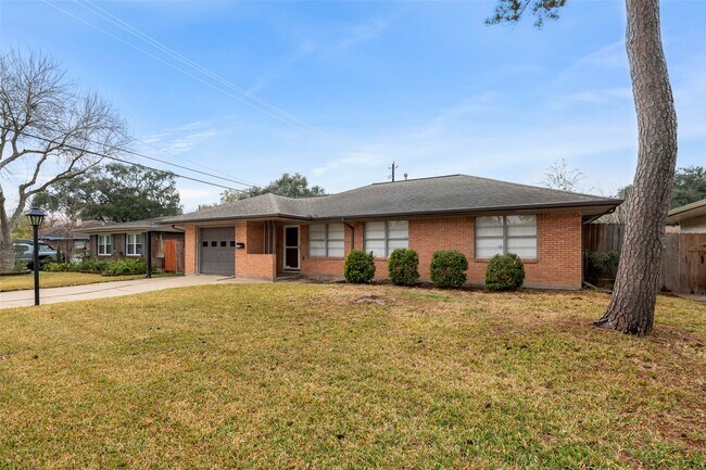 Foto del edificio - 6148 Indigo St