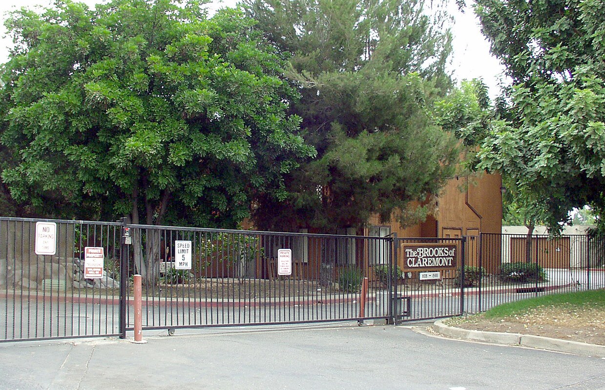 Building Photo - The Brooks of Claremont