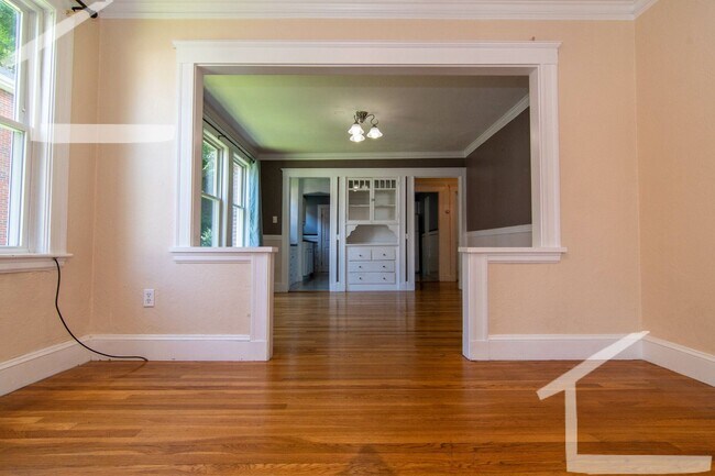 Building Photo - Don't miss out......