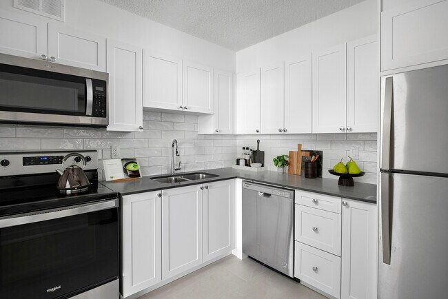 Photo du bâtiment - 2375 The Collegeway