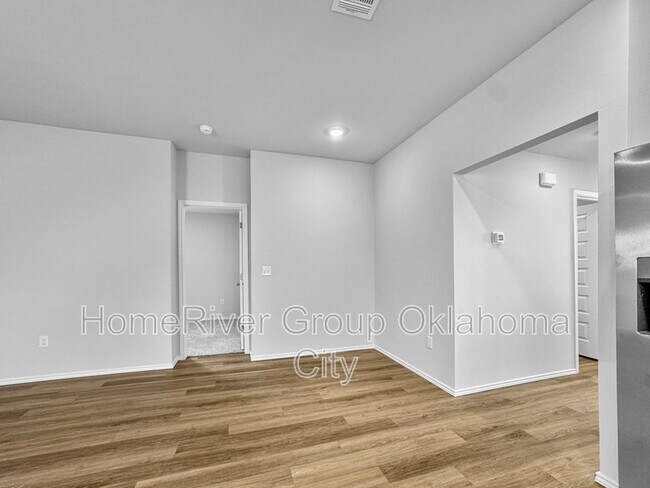 Building Photo - 9701 Stallion Dr