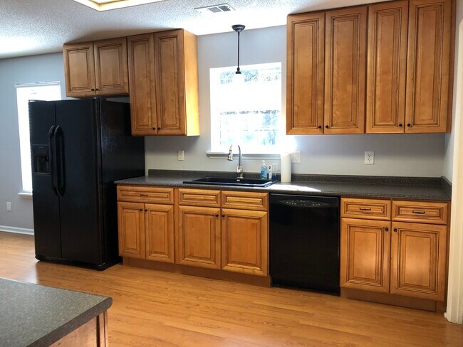 Foto del edificio - 111 Mockingbird Dr