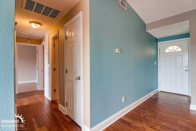 Foto del edificio - Stunning 3Bdm 2Ba Home with Sparkling Pool...