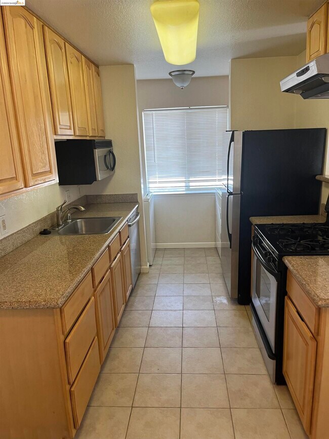 Foto del edificio - 2207 Lakeview Cir