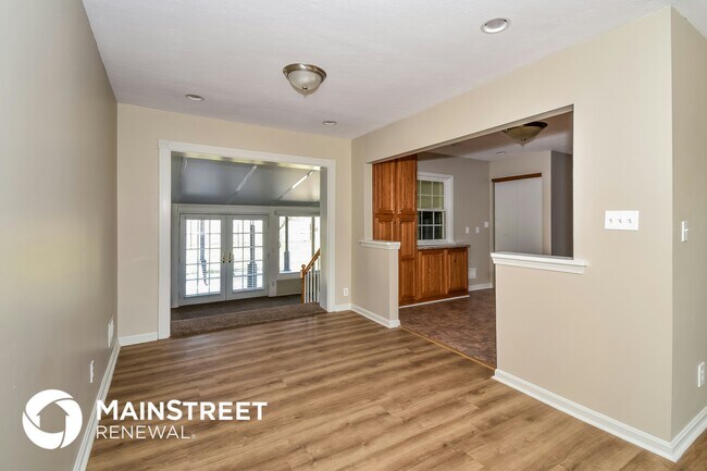 Building Photo - 6201 W Pages Ln