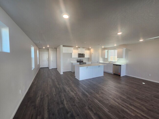 Building Photo - Brand New Construction! 4 bed/2.5 ba Townh...