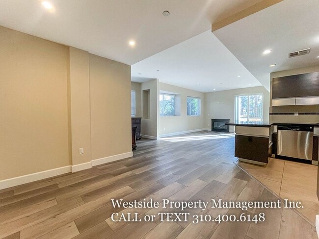 Building Photo - 3 br, 3.5 bath House - 10930 National Blvd...
