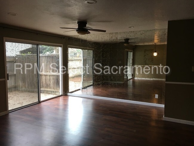 Foto del edificio - 663 Knollwood Dr