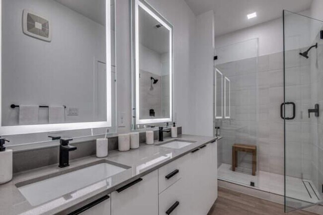 Foto del edificio - 2 bedroom in Dallas TX 75240