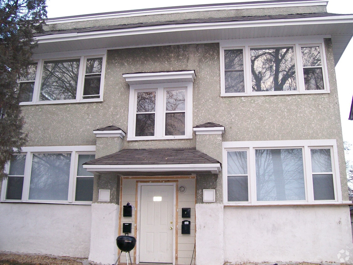 Building Photo - 1016 Newton Ave N