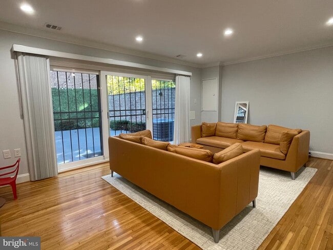 Foto del edificio - 602 H St SW