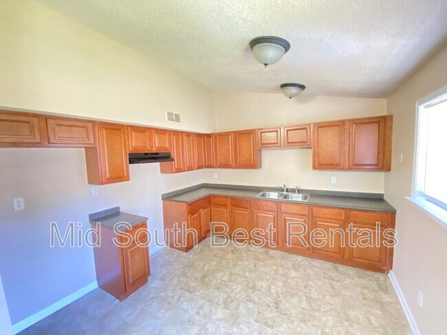 Building Photo - 3083 Bluffdale St