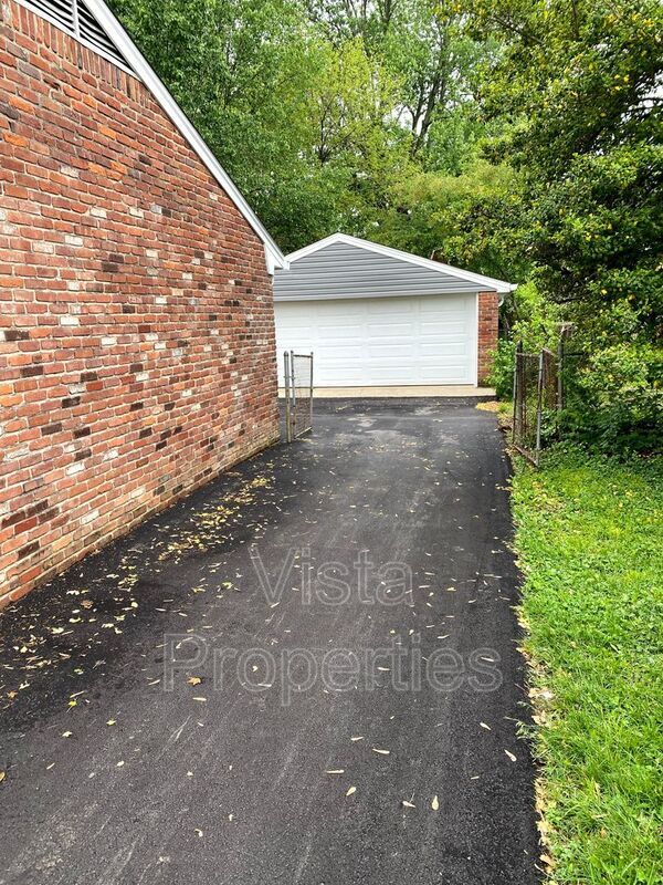 Building Photo - 12209 Crosswinds Dr
