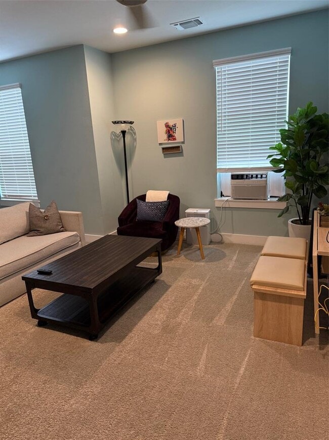 Building Photo - 7904 Hillock Terrace